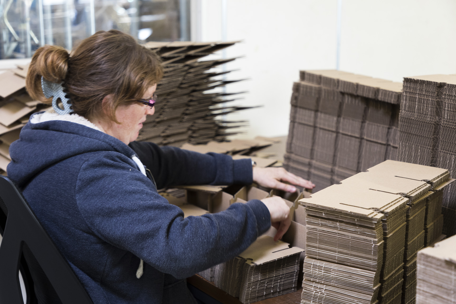 Manutention en Belgique : Combien coûte vraiment votre conditionnement interne ?